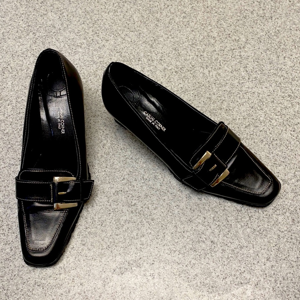 Loafers. Casual Corner. Vintage. Black. Size 5. Made in Italy